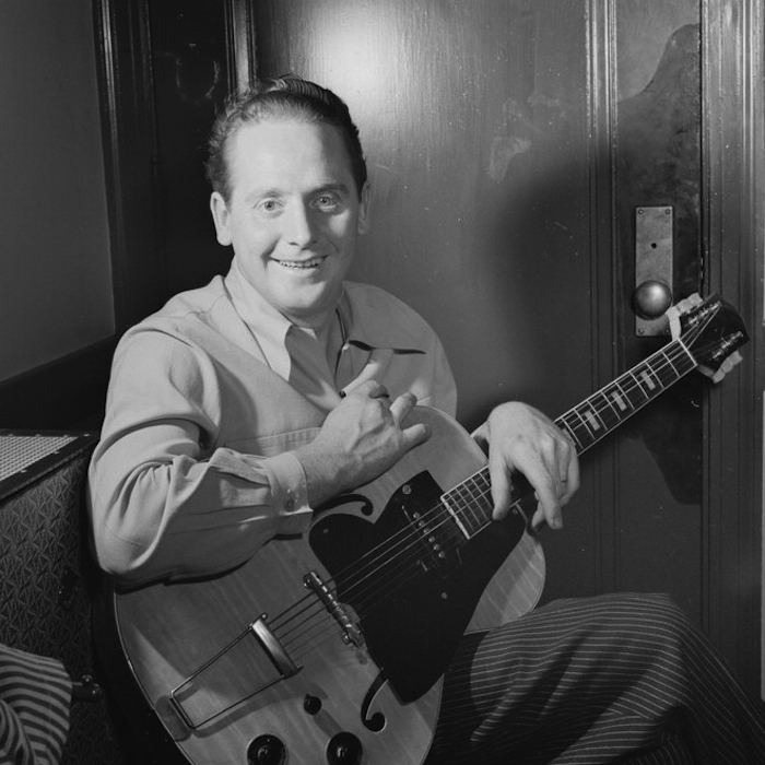 Les Paul shown in January 1947.